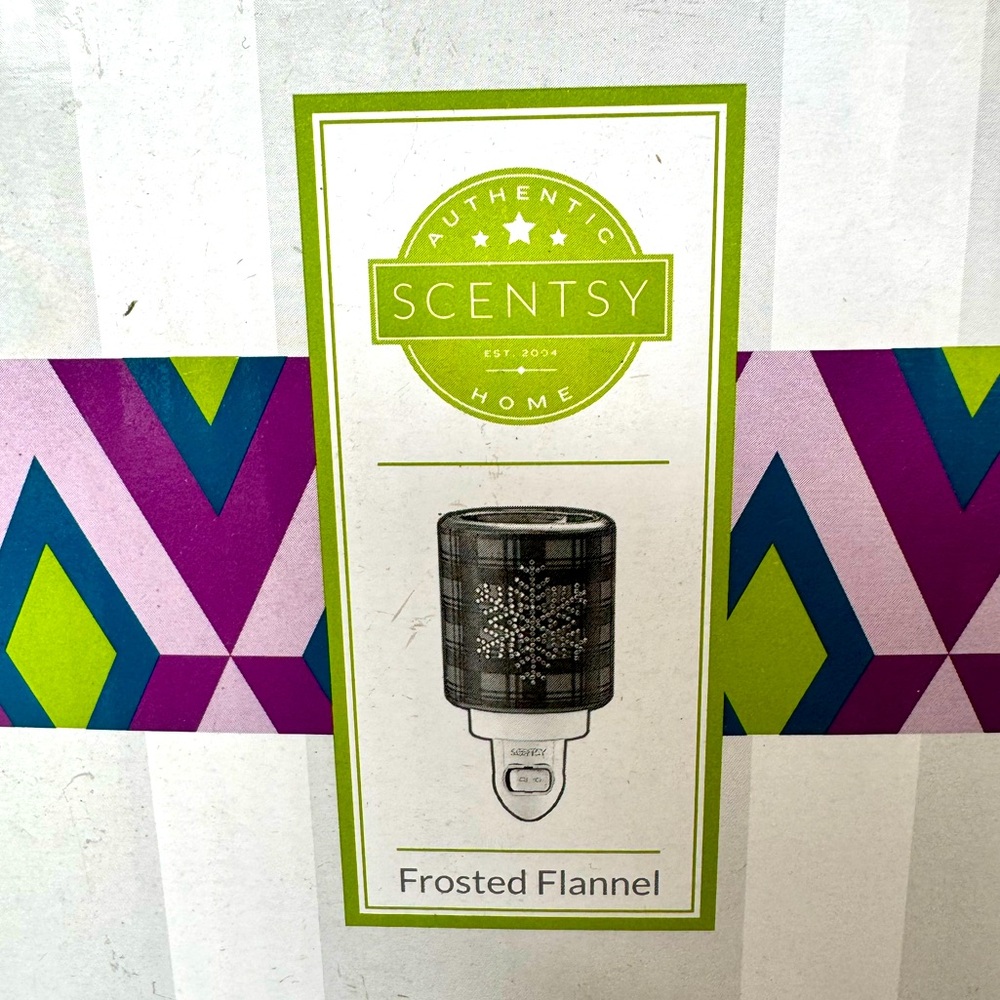 Scentsy Frosted Flannel plugin warmer